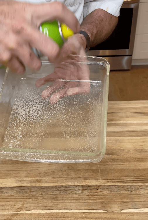 A baking dish coated with oil.