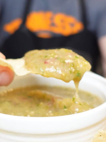 a scoop of verde salsa on a chip.