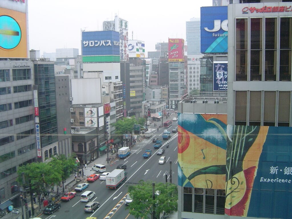 A picture of a downtown area.