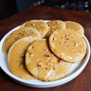 A plate of praline cookies.