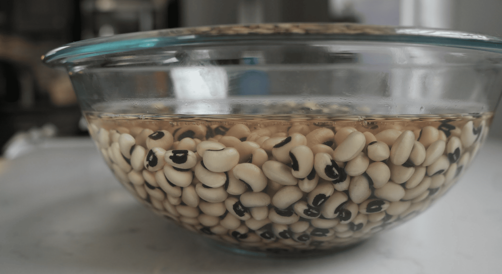 Black-eyed peas in a glass bowl.