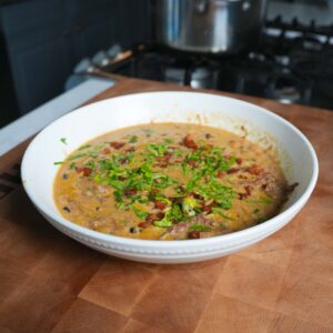 A bowl of black-eyed peas.