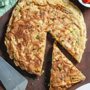 Spanish Omelette with chives and potato chips.
