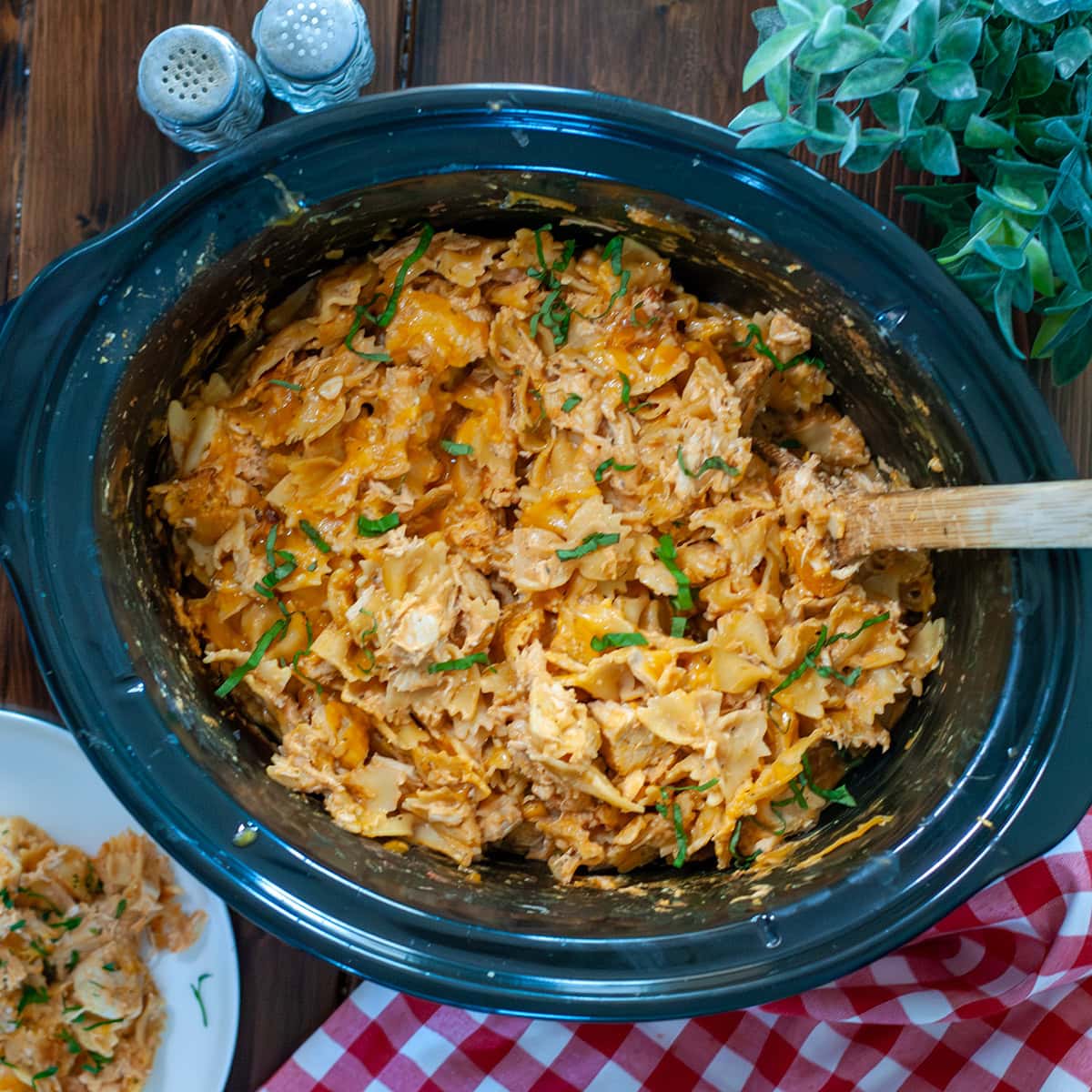 Crock Pot Buffalo Chicken Mac and Cheese - cookitwithtim.com