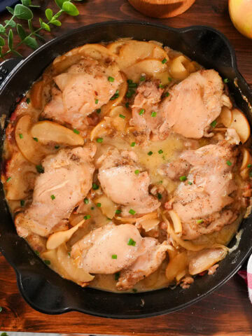 apple chicken recipe in a skillet.