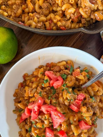 Mac and cheese flavored with taco seasonings served with lime.