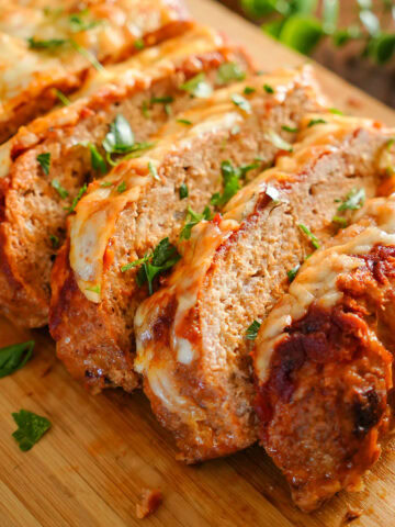 meatloaf with chicken topped with parsley and cheese.
